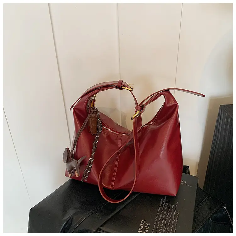 Vintage Women's Black Leather Shoulder Bag 2025 — feature 22