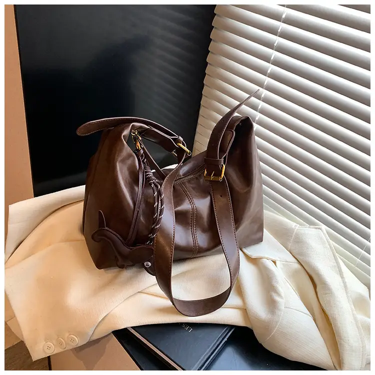 Vintage Women's Black Leather Shoulder Bag 2025 — feature 26