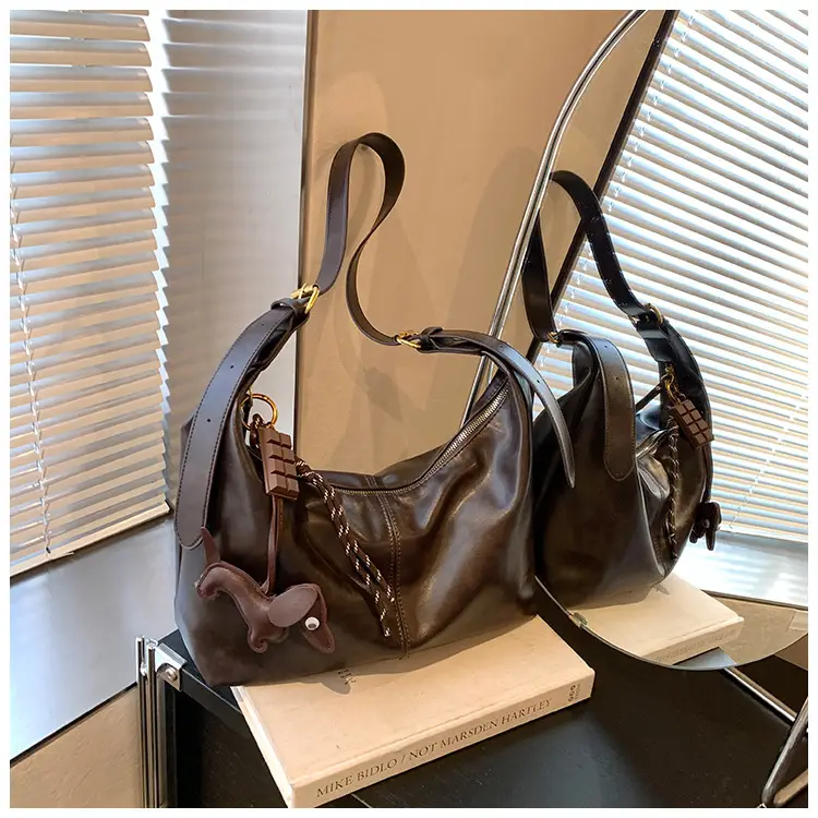 Vintage Women's Black Leather Shoulder Bag 2025 — feature 29