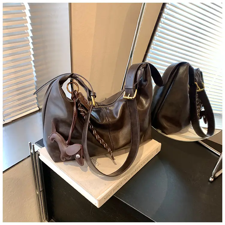 Vintage Women's Black Leather Shoulder Bag 2025 — feature 30