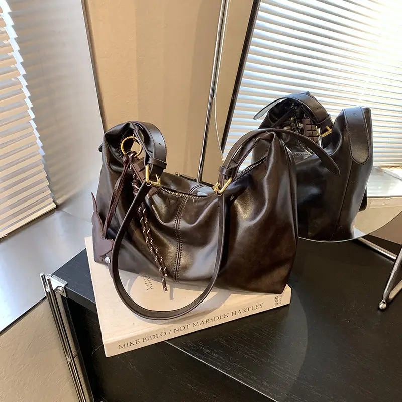 Vintage Women's Black Leather Shoulder Bag 2025 - Image 2
