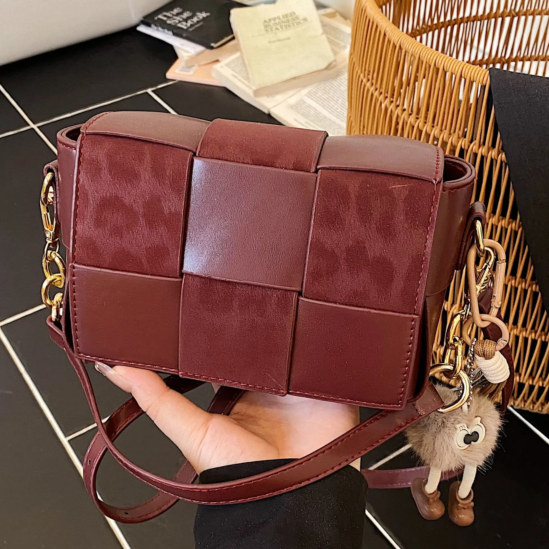 Korean Version Niche Color-Blocking Woven Small Square Bag 2025 New - Image 15