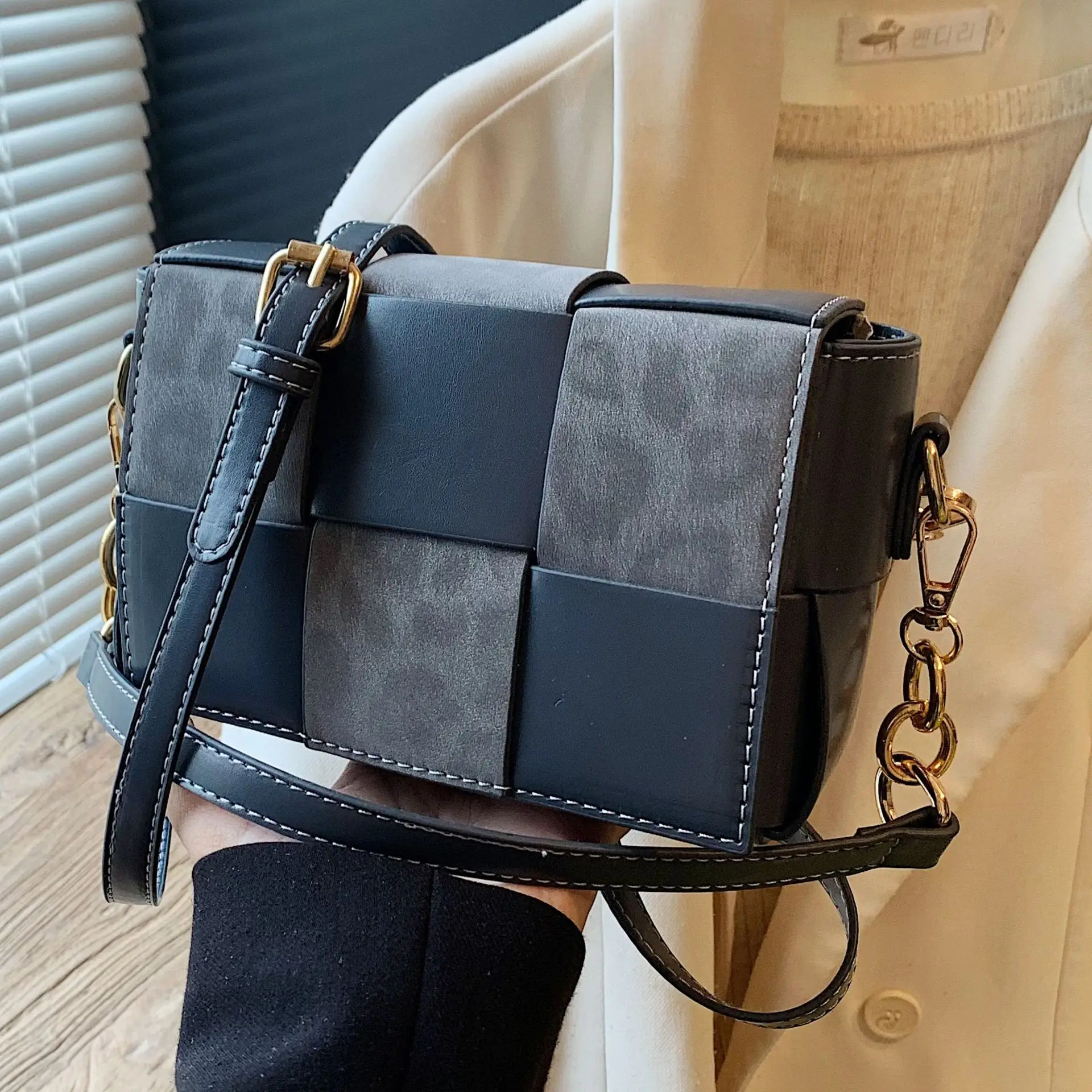 Korean Version Niche Color-Blocking Woven Small Square Bag 2025 New - Image 16