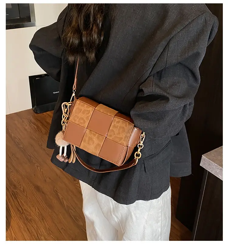 Korean Version Niche Color-Blocking Woven Small Square Bag 2025 New — feature 1
