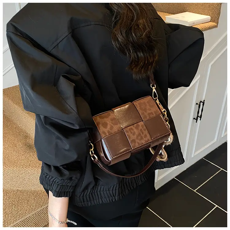 Korean Version Niche Color-Blocking Woven Small Square Bag 2025 New — feature 19