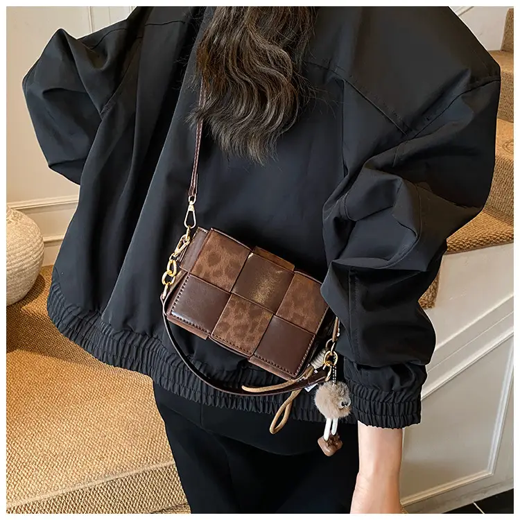 Korean Version Niche Color-Blocking Woven Small Square Bag 2025 New — feature 20