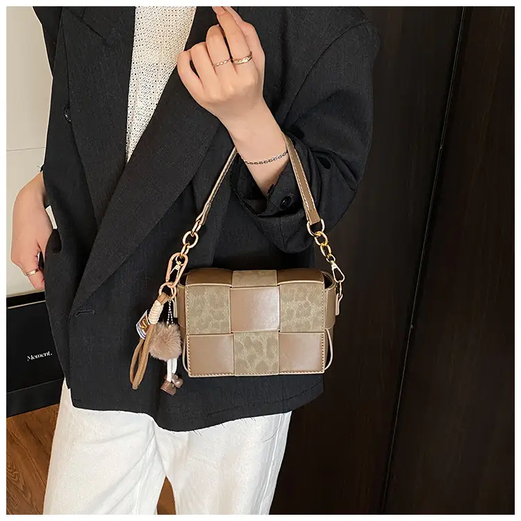 Korean Version Niche Color-Blocking Woven Small Square Bag 2025 New — feature 21