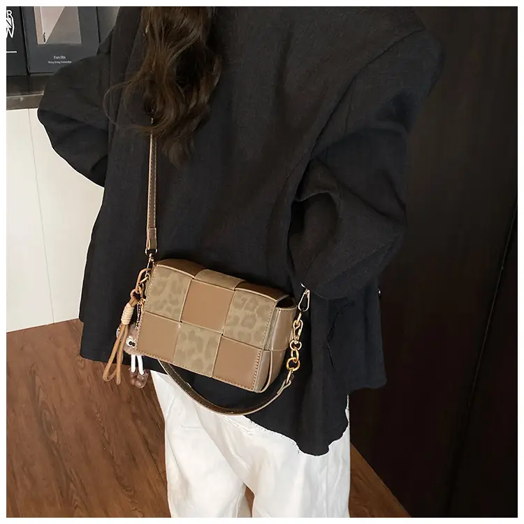 Korean Version Niche Color-Blocking Woven Small Square Bag 2025 New — feature 23
