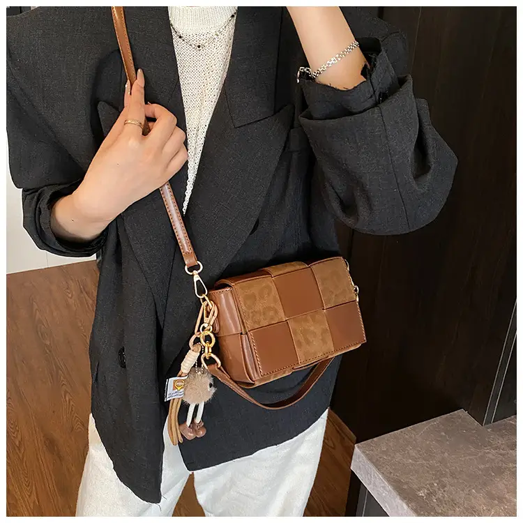 Korean Version Niche Color-Blocking Woven Small Square Bag 2025 New — feature 24
