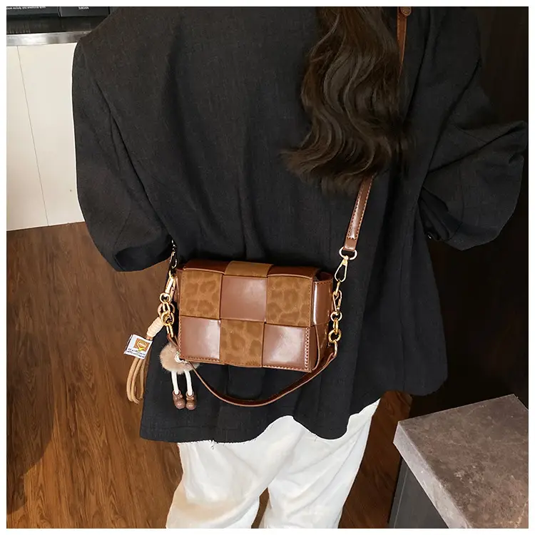Korean Version Niche Color-Blocking Woven Small Square Bag 2025 New — feature 25
