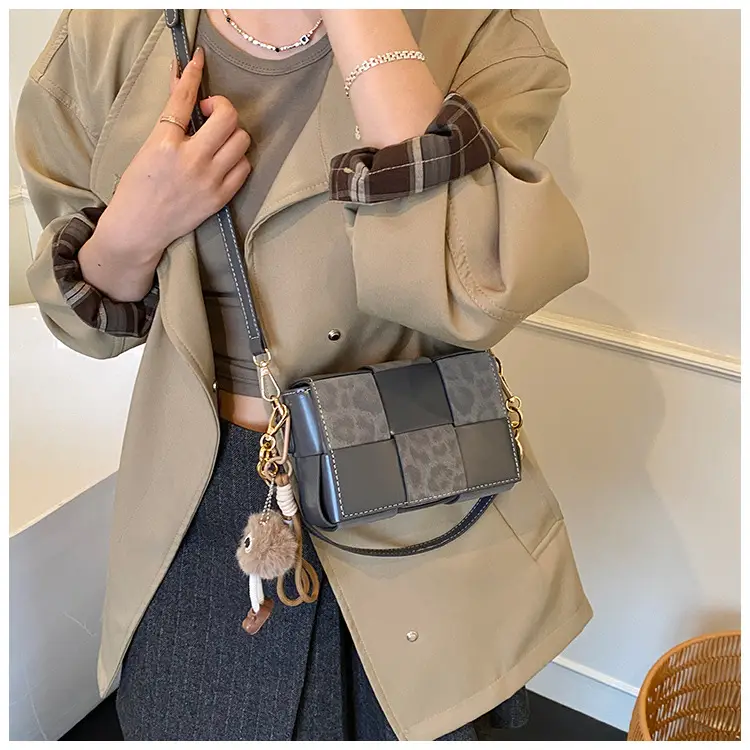 Korean Version Niche Color-Blocking Woven Small Square Bag 2025 New — feature 26