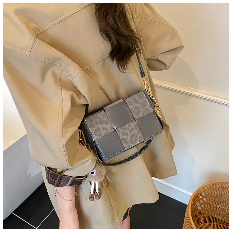 Korean Version Niche Color-Blocking Woven Small Square Bag 2025 New — feature 27