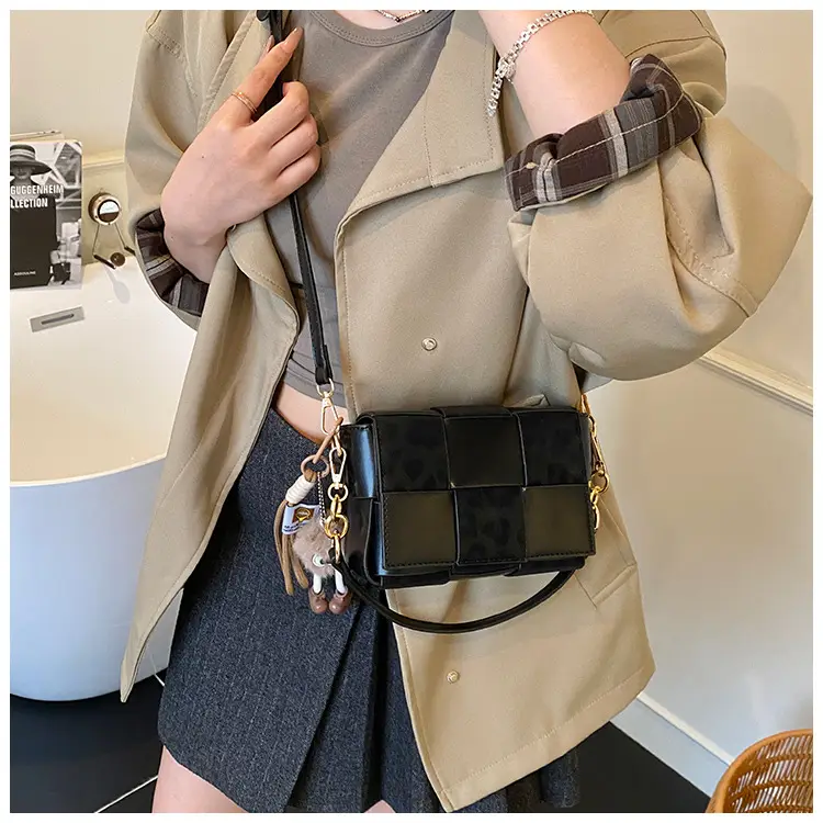 Korean Version Niche Color-Blocking Woven Small Square Bag 2025 New — feature 28
