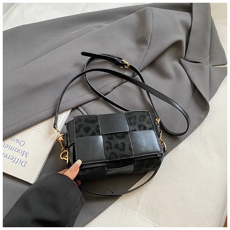 Korean Version Niche Color-Blocking Woven Small Square Bag 2025 New - Image 10
