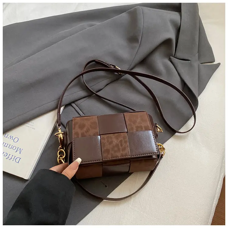 Korean Version Niche Color-Blocking Woven Small Square Bag 2025 New - Image 11