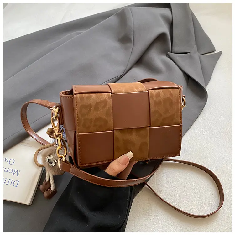 Korean Version Niche Color-Blocking Woven Small Square Bag 2025 New - Image 6