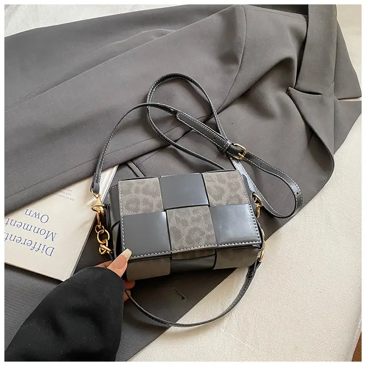 Korean Version Niche Color-Blocking Woven Small Square Bag 2025 New - Image 7