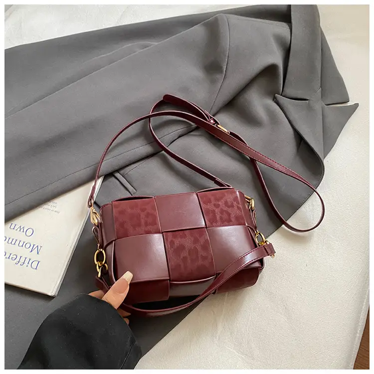 Korean Version Niche Color-Blocking Woven Small Square Bag 2025 New - Image 8