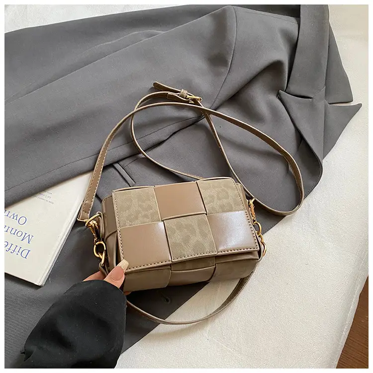 Korean Version Niche Color-Blocking Woven Small Square Bag 2025 New - Image 9