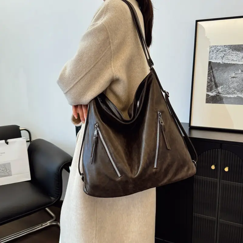 Black Leather Crossbody Bag for Women, Large Capacity, Retro Design - Image 5