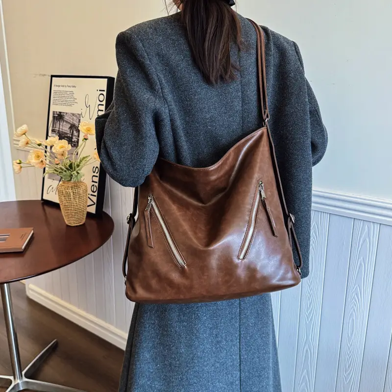 Black Leather Crossbody Bag for Women, Large Capacity, Retro Design - Image 6
