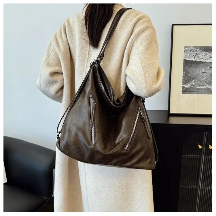 Black Leather Crossbody Bag for Women, Large Capacity, Retro Design — feature 13