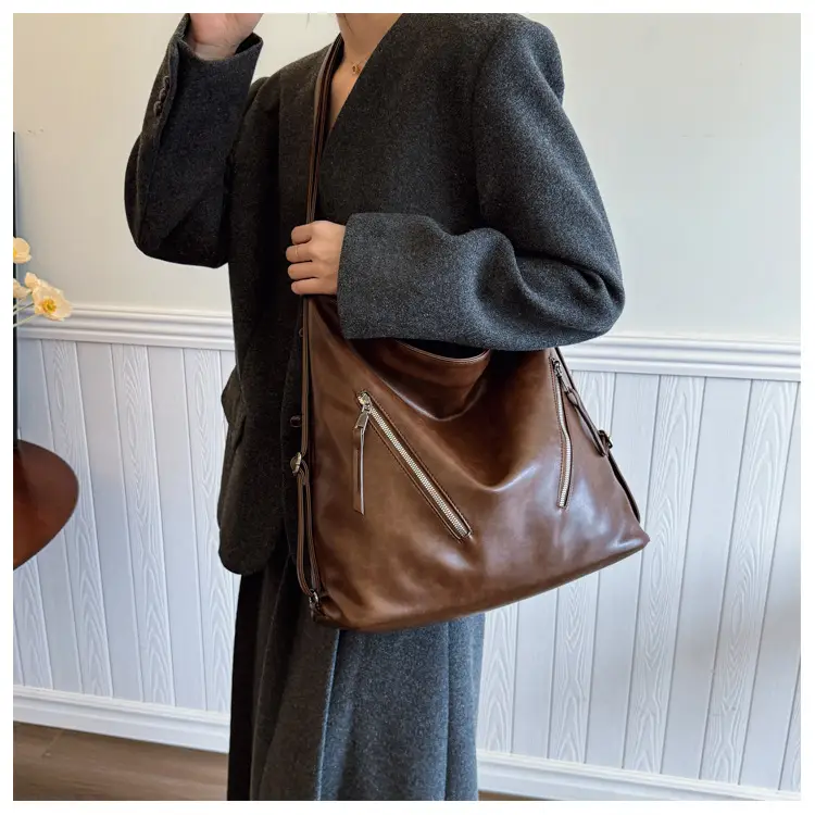 Black Leather Crossbody Bag for Women, Large Capacity, Retro Design — feature 14