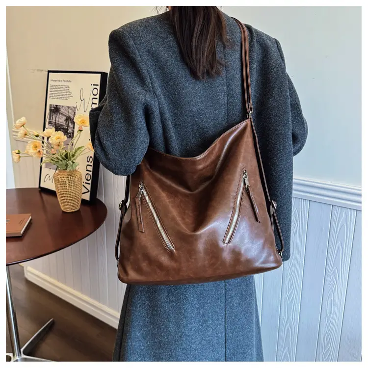 Black Leather Crossbody Bag for Women, Large Capacity, Retro Design — feature 15