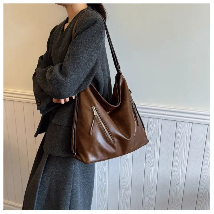 Black Leather Crossbody Bag for Women, Large Capacity, Retro Design — feature 16