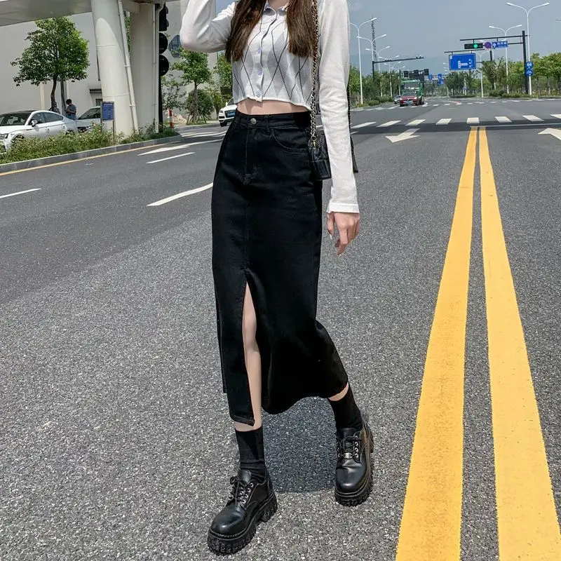 Front Slit Dark Blue Hip-Hugging Denim Skirt 2025