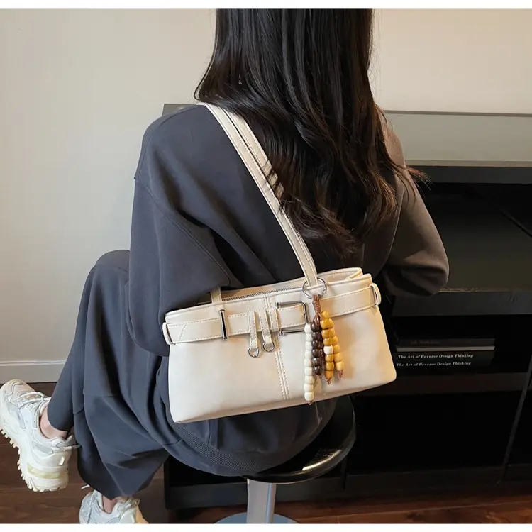 Retro Belt Buckle Handbag for Women 2025 — feature 22
