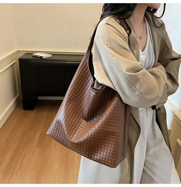 Retro Woven Tote Bag Large Capacity Brown Leather — feature 15