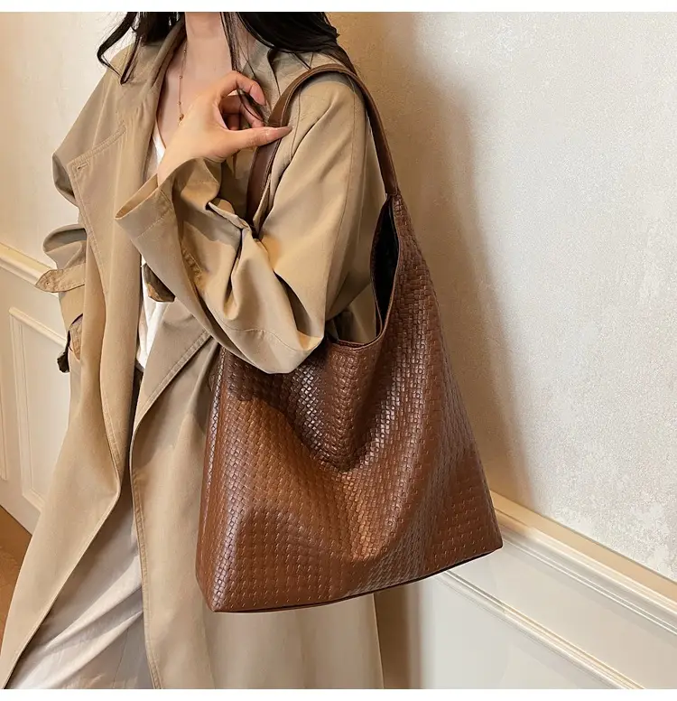 Retro Woven Tote Bag Large Capacity Brown Leather — feature 19