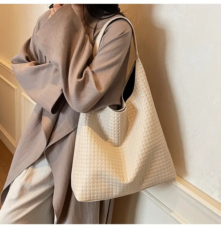 Retro Woven Tote Bag Large Capacity Brown Leather — feature 28