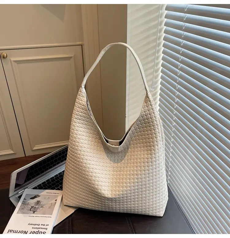 Retro Woven Tote Bag Large Capacity Brown Leather — feature 30