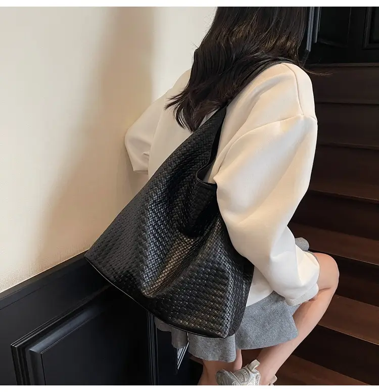 Retro Woven Tote Bag Large Capacity Brown Leather — feature 36