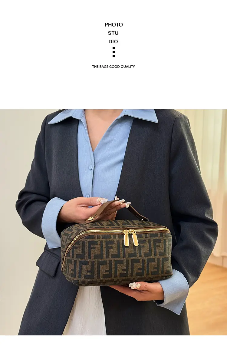 Fendi Logo Travel Storage Bag with Zipper Closure — feature 1