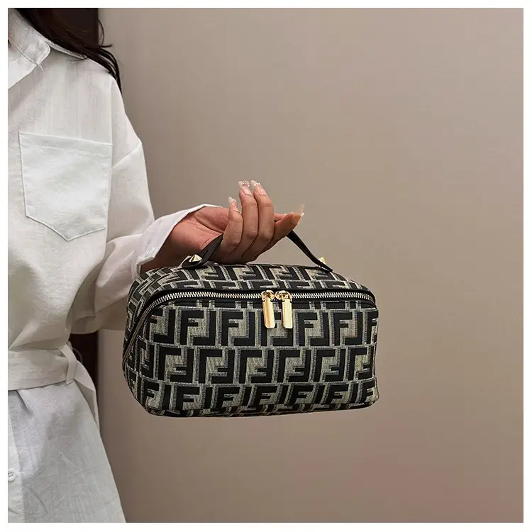 Fendi Logo Travel Storage Bag with Zipper Closure — feature 10