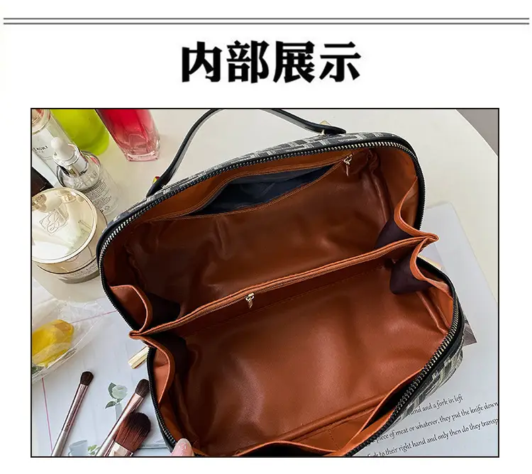 Fendi Logo Travel Storage Bag with Zipper Closure — feature 17