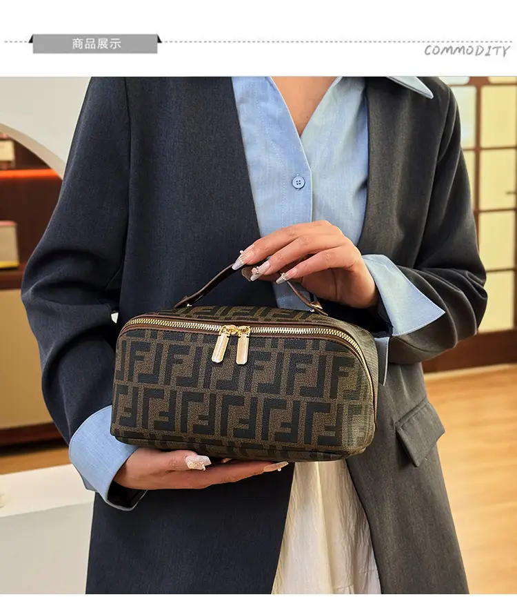Fendi Logo Travel Storage Bag with Zipper Closure — feature 2