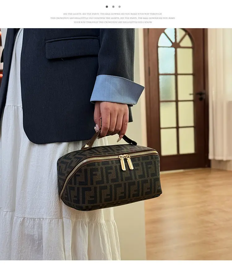 Fendi Logo Travel Storage Bag with Zipper Closure — feature 3