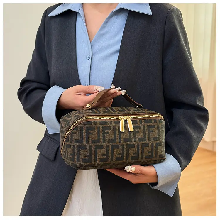Fendi Logo Travel Storage Bag with Zipper Closure — feature 4