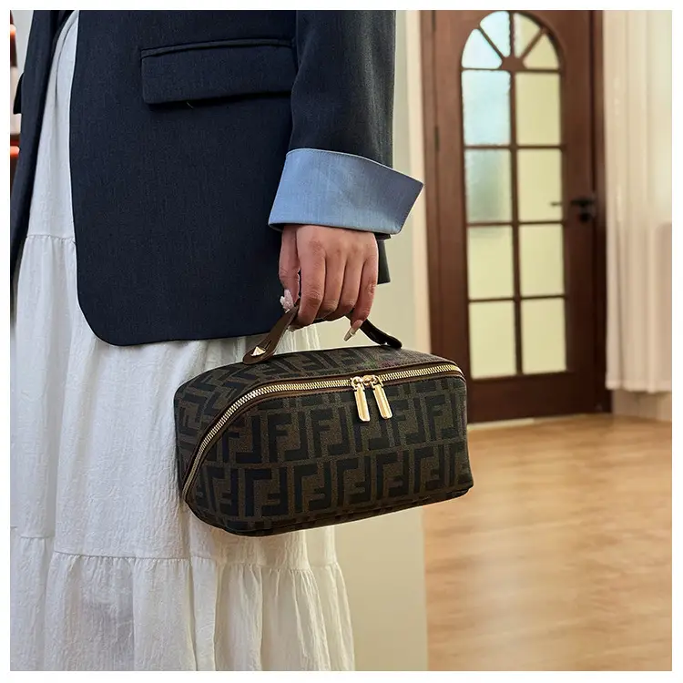 Fendi Logo Travel Storage Bag with Zipper Closure — feature 6