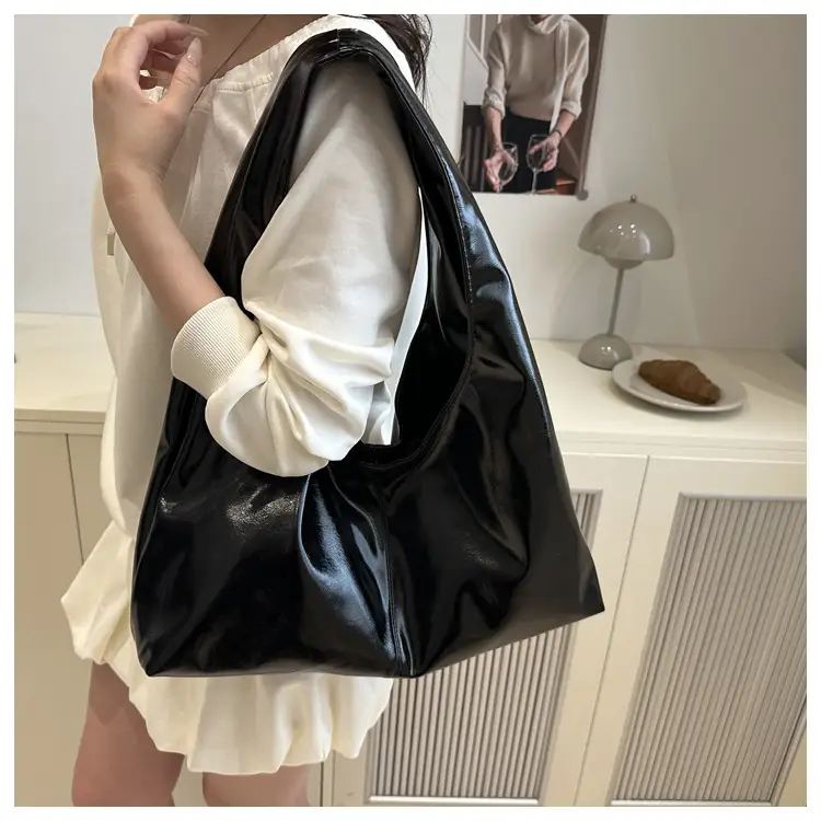 White Crossbody Bag for Women Autumn 2025 — feature 18