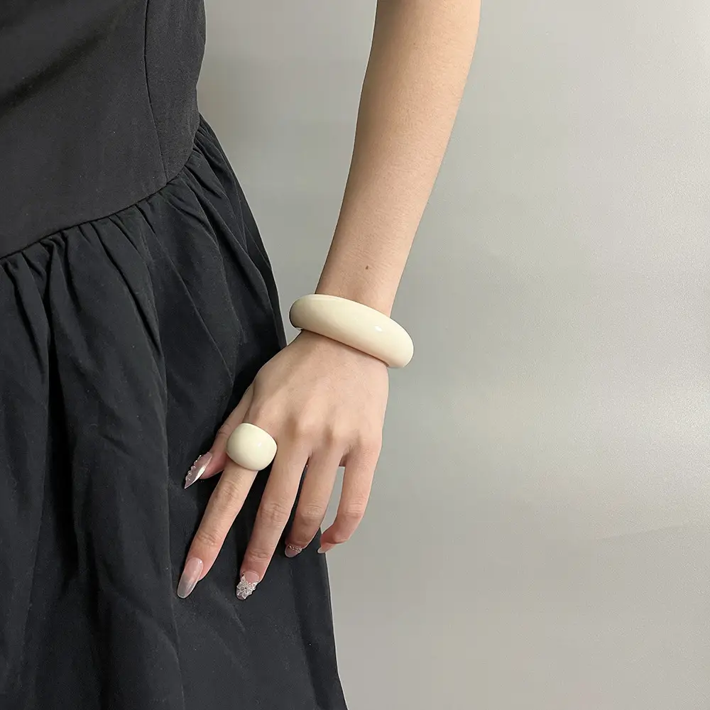 European and American Exaggerated Resin Round Open Bracelet Ring Fashion Elegant Versatile Bracelet Niche High-End Hand Jewelry for Women — feature 8