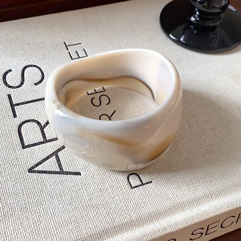 European and American Exaggerated Resin Round Open Bracelet Ring Fashion Elegant Versatile Bracelet Niche High-End Hand Jewelry for Women