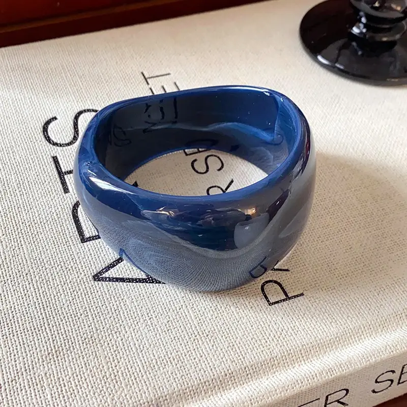 European and American Exaggerated Resin Round Open Bracelet Ring Fashion Elegant Versatile Bracelet Niche High-End Hand Jewelry for Women