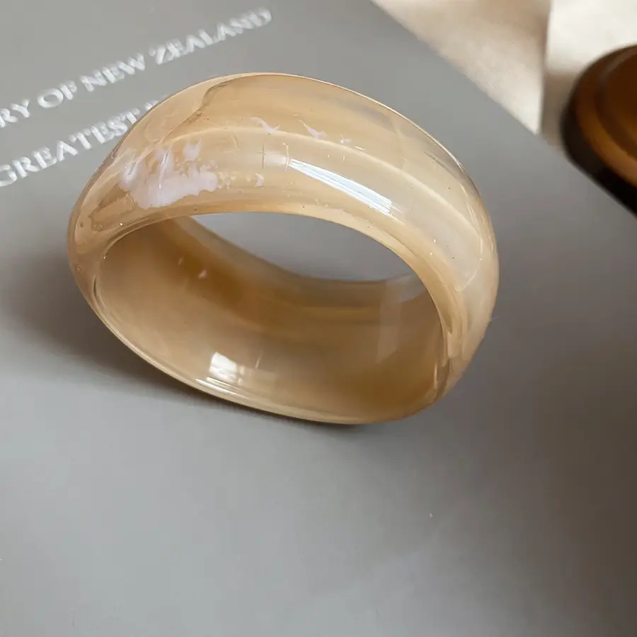 European and American Exaggerated Resin Round Open Bracelet Ring Fashion Elegant Versatile Bracelet Niche High-End Hand Jewelry for Women
