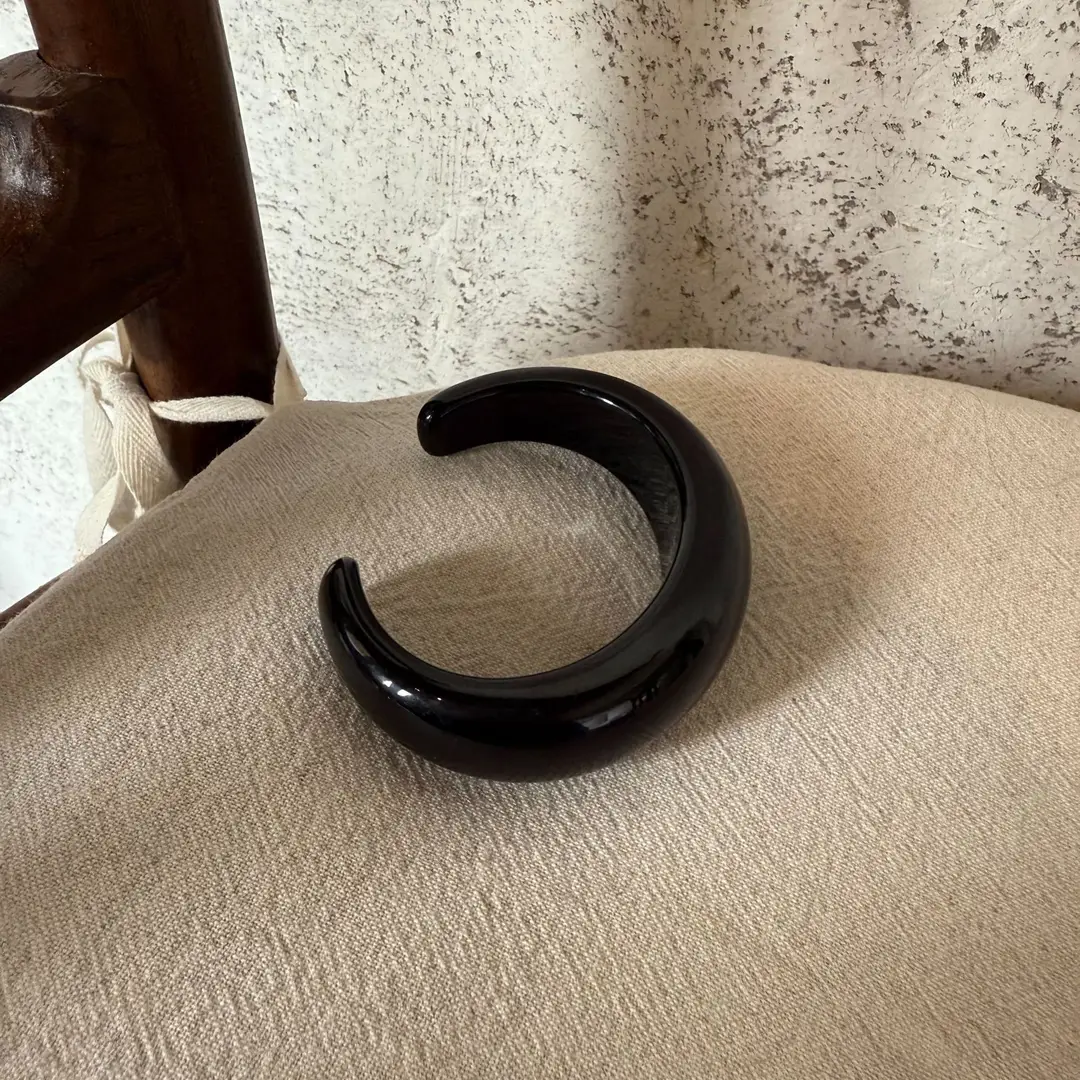European and American Exaggerated Resin Round Open Bracelet Ring Fashion Elegant Versatile Bracelet Niche High-End Hand Jewelry for Women