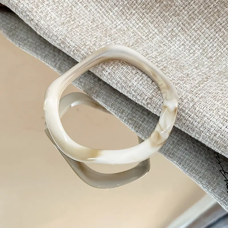 European and American Exaggerated Resin Round Open Bracelet Ring Fashion Elegant Versatile Bracelet Niche High-End Hand Jewelry for Women